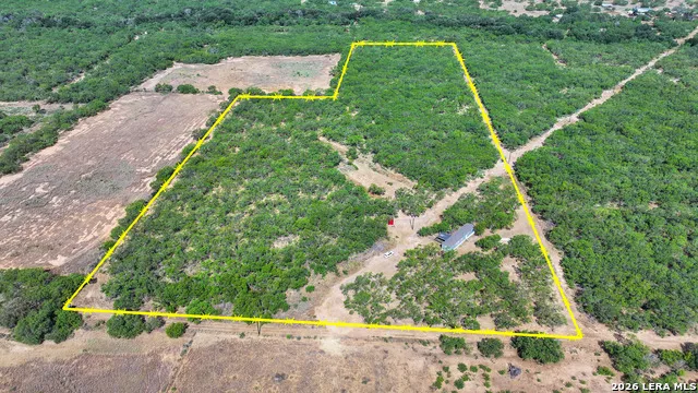 2822 TOMBLIN RD Bigfoot, TX 78005