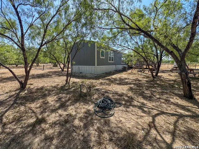 2822 TOMBLIN RD Bigfoot, TX 78005