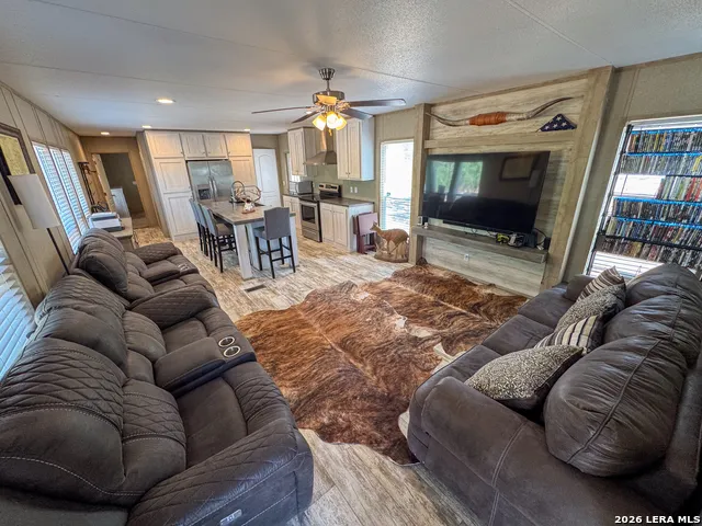 2822 TOMBLIN RD Bigfoot, TX 78005