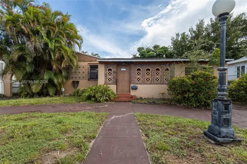 4070 NW 6th St