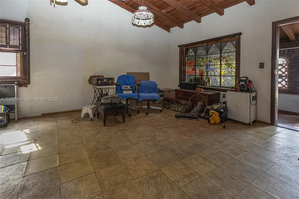 4070 NW 6th St Miami, FL 33126