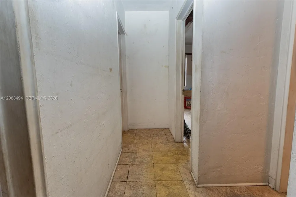 4070 NW 6th St Miami, FL 33126