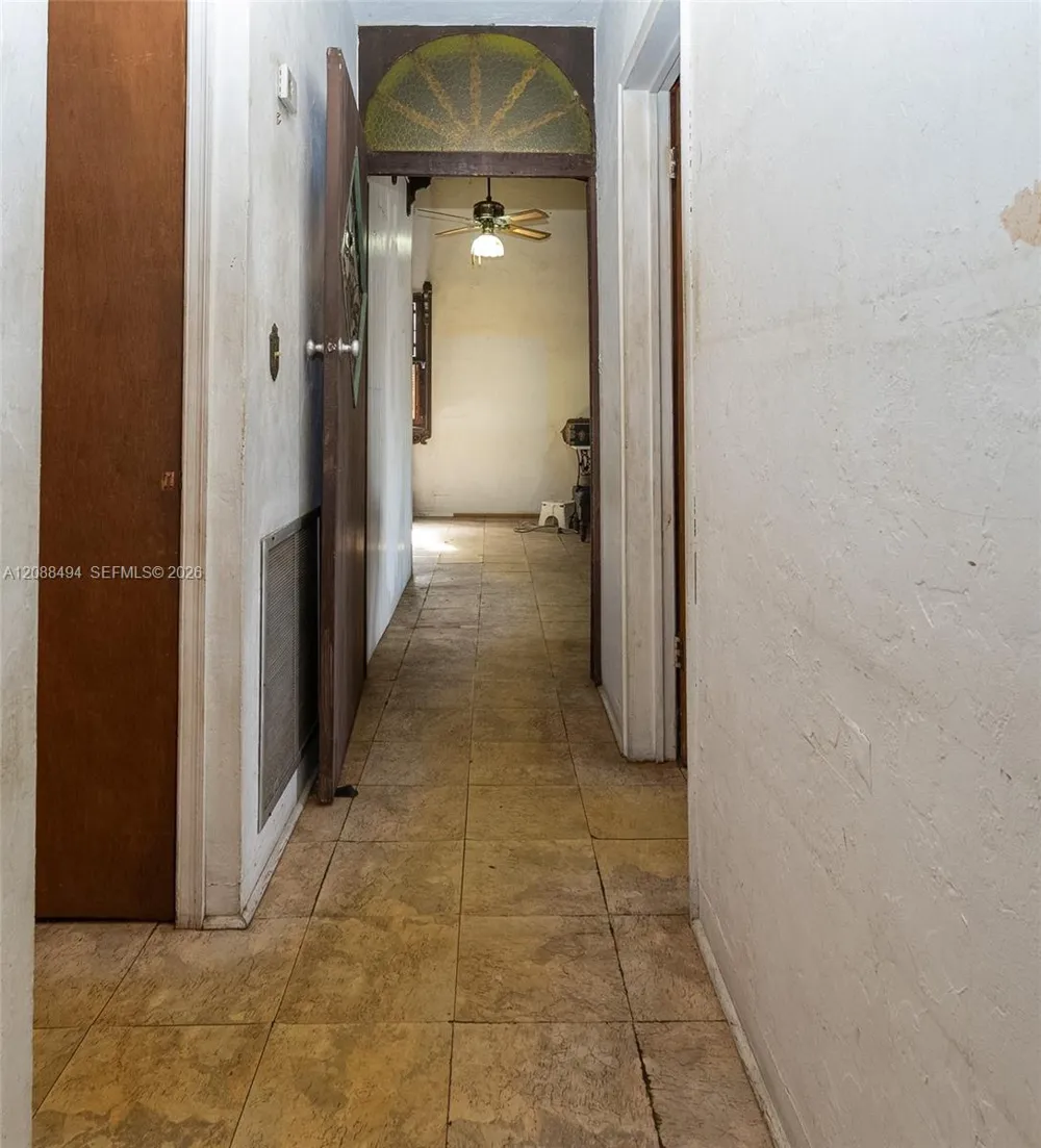 4070 NW 6th St Miami, FL 33126