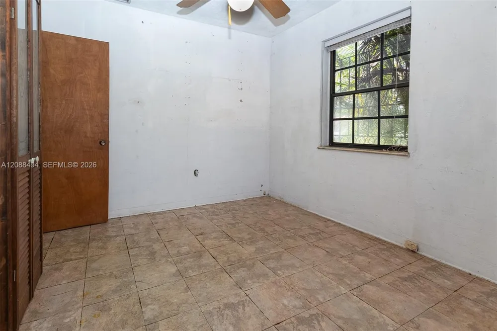 4070 NW 6th St Miami, FL 33126