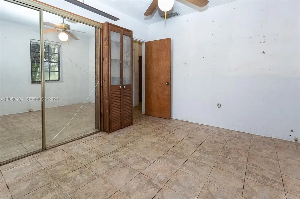 4070 NW 6th St Miami, FL 33126