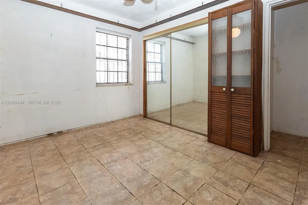4070 NW 6th St Miami, FL 33126