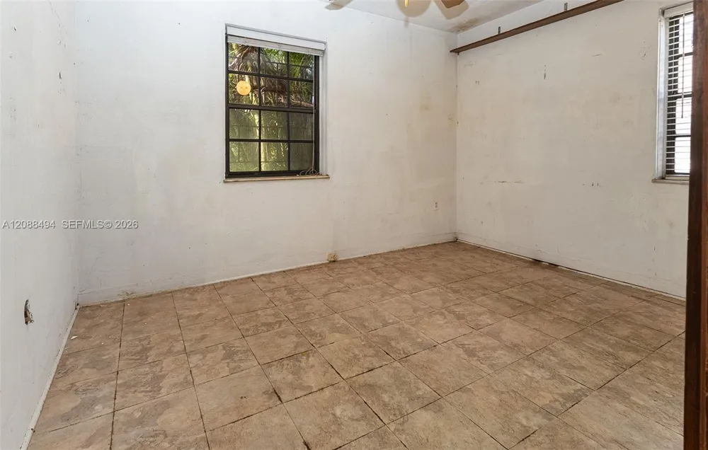 4070 NW 6th St Miami, FL 33126