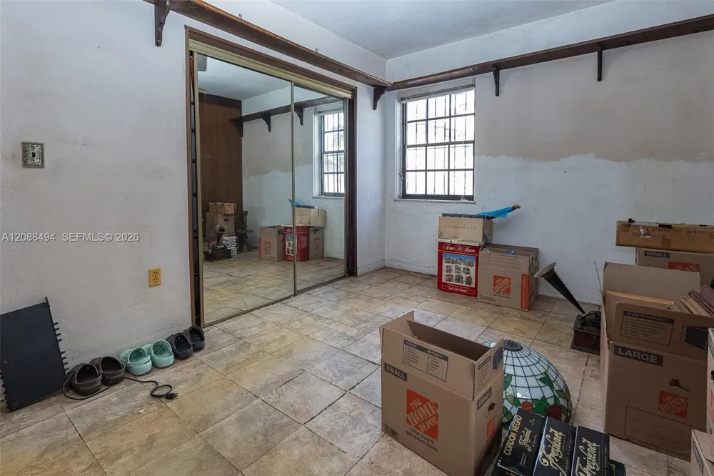 4070 NW 6th St Miami, FL 33126