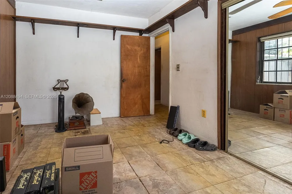 4070 NW 6th St Miami, FL 33126