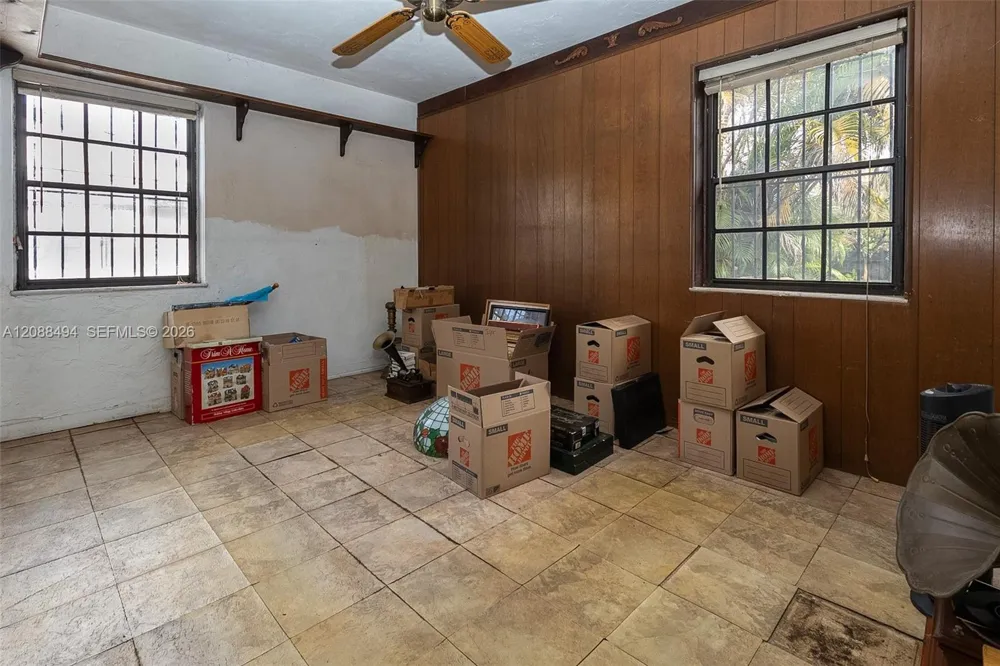 4070 NW 6th St Miami, FL 33126