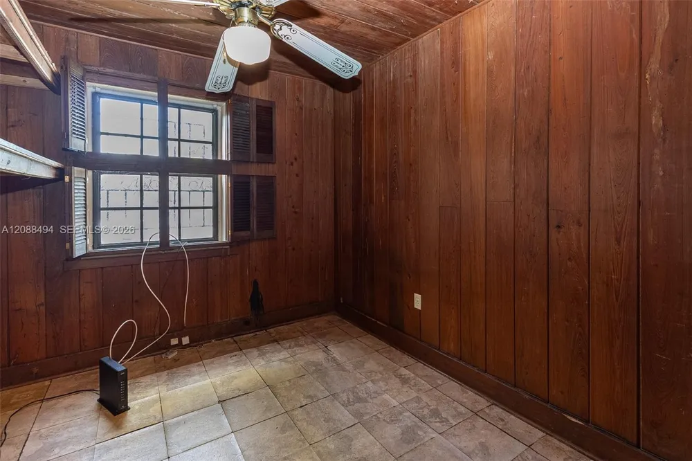 4070 NW 6th St Miami, FL 33126