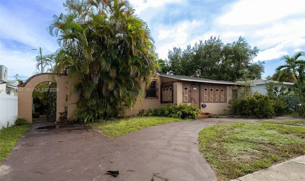 4070 NW 6th St Miami, FL 33126