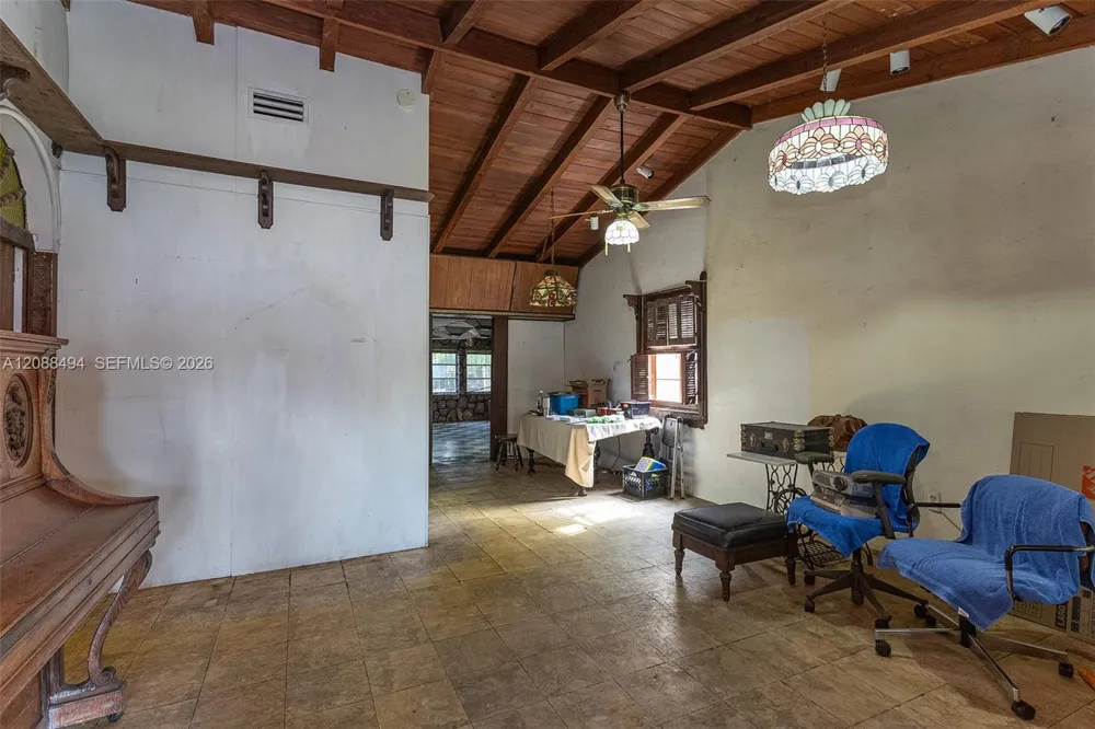 4070 NW 6th St Miami, FL 33126