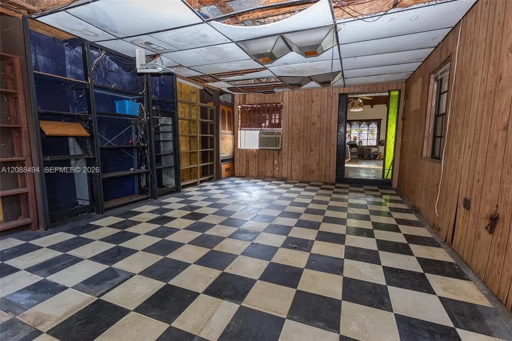 4070 NW 6th St Miami, FL 33126
