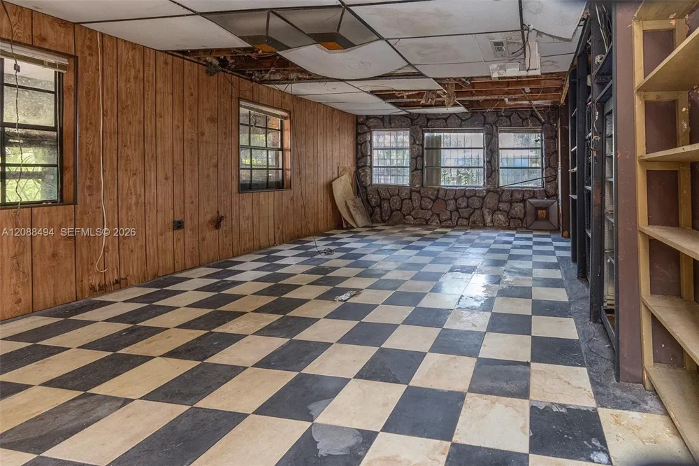 4070 NW 6th St Miami, FL 33126