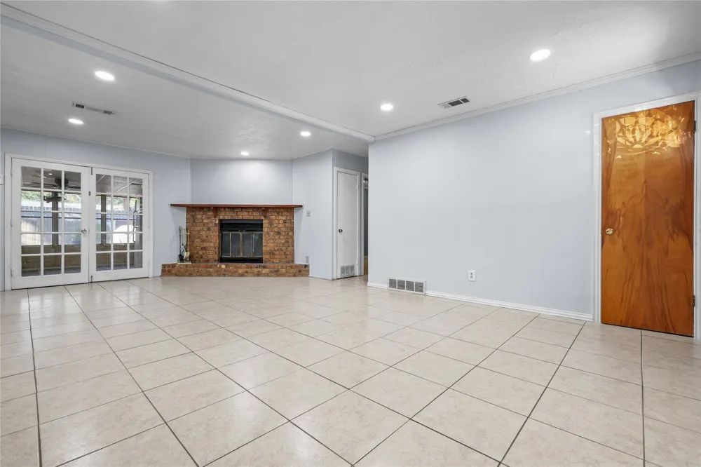 1809 Anderson Street Irving, TX 75062