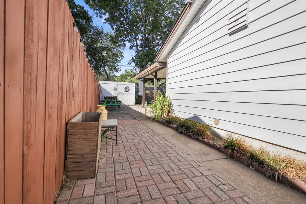 1809 Anderson Street Irving, TX 75062
