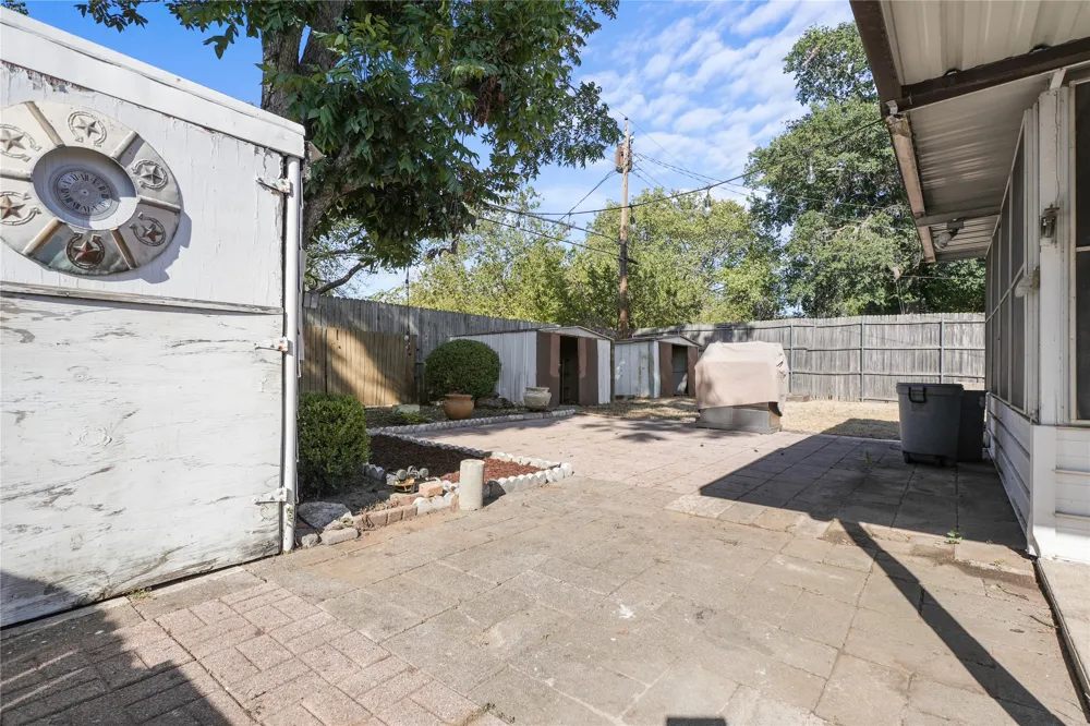 1809 Anderson Street Irving, TX 75062
