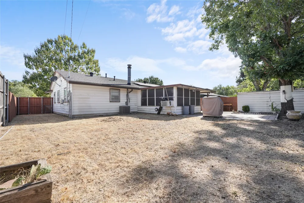1809 Anderson Street Irving, TX 75062
