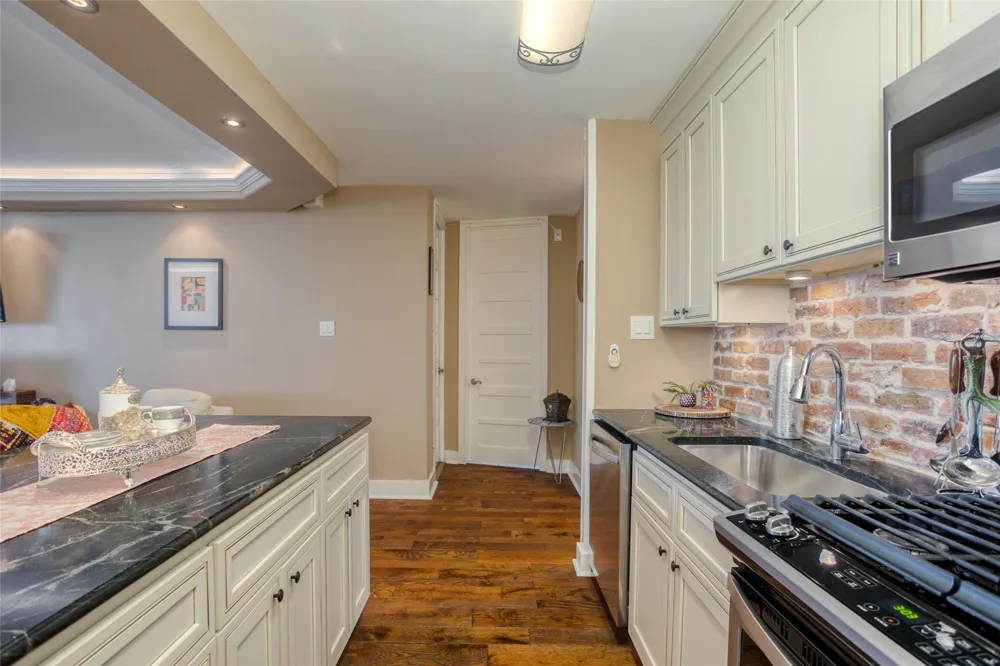 3883 Turtle Creek Boulevard #1811 Dallas, TX 75219