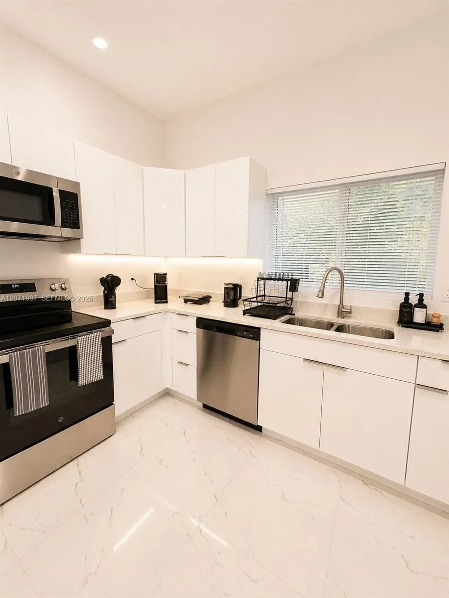 5433 NW 5th Ave #2 Miami, FL 33127