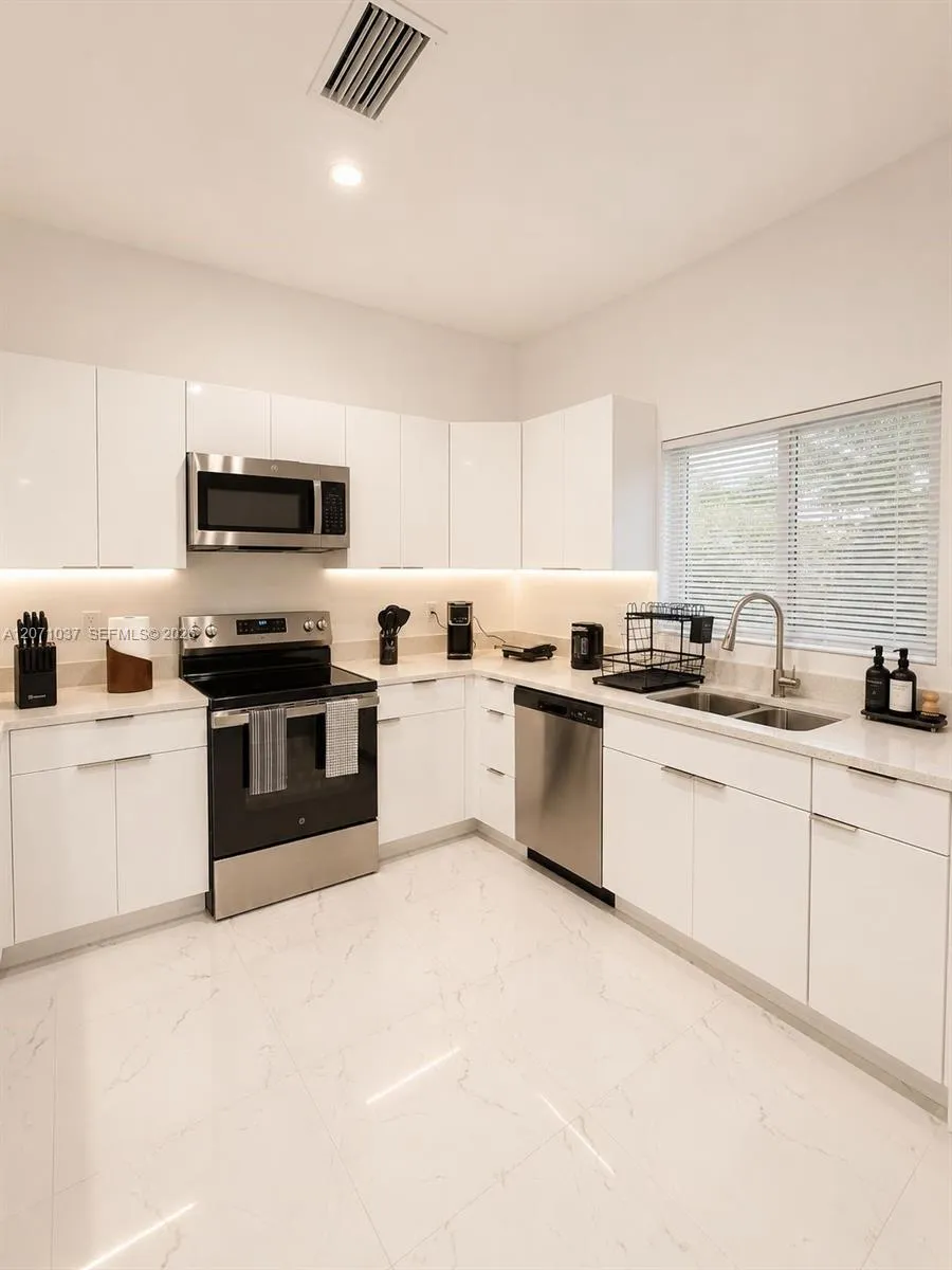 5433 NW 5th Ave #2 Miami, FL 33127