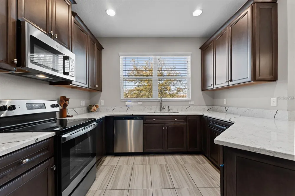 29913 SOUTHWELL LANE Wesley Chapel, FL 33543