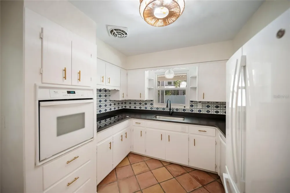 1881 ORCHID STREET Sarasota, FL 34239
