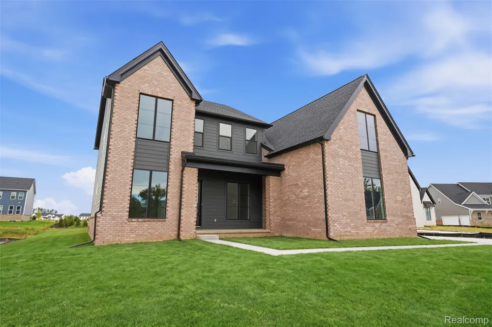 2417 Provencal Drive Commerce Charter Township, MI 48382