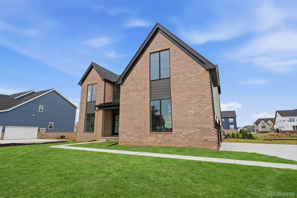 2417 Provencal Drive Commerce Charter Township, MI 48382