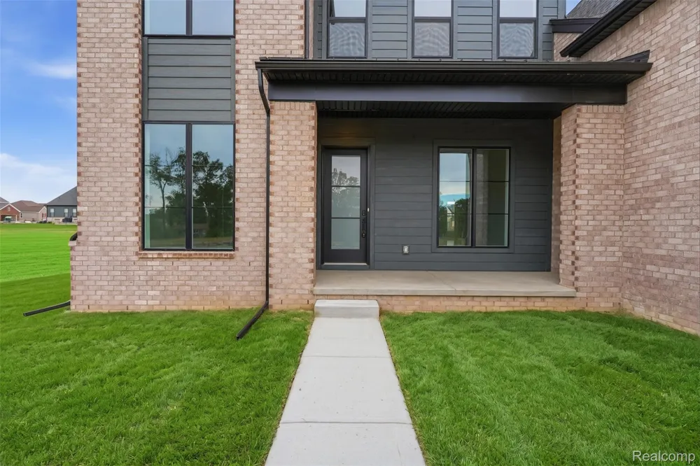 2417 Provencal Drive Commerce Charter Township, MI 48382