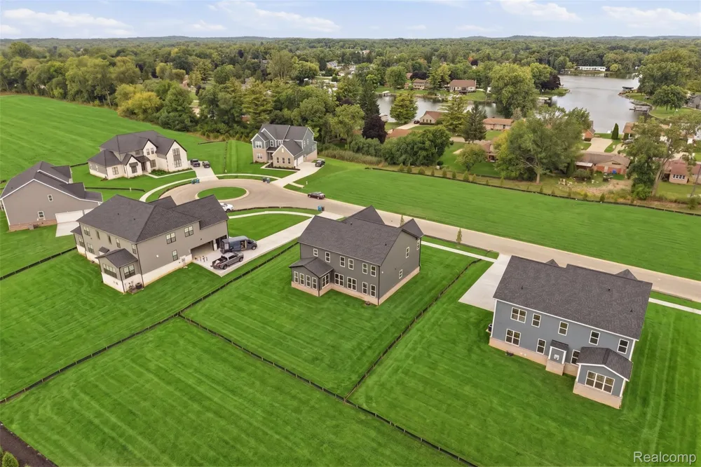 2417 Provencal Drive Commerce Charter Township, MI 48382