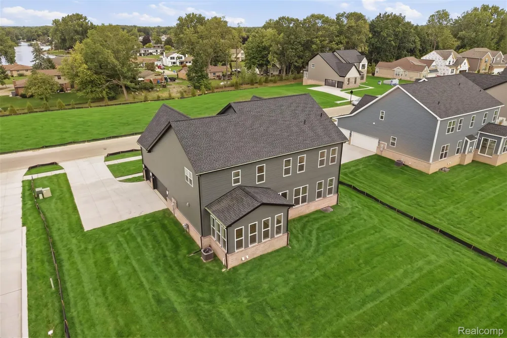 2417 Provencal Drive Commerce Charter Township, MI 48382