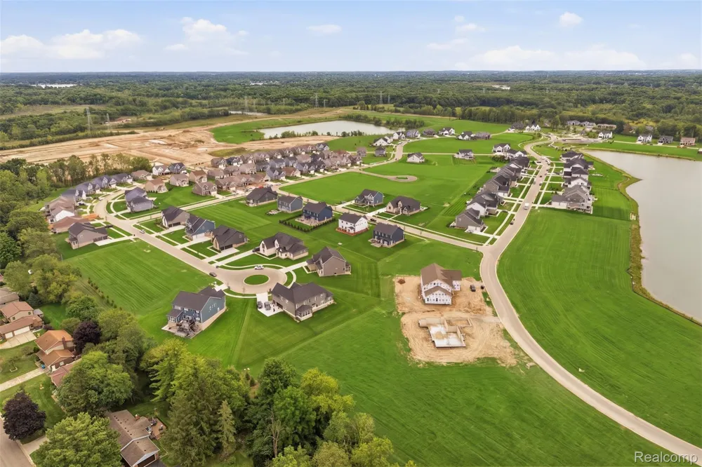 2417 Provencal Drive Commerce Charter Township, MI 48382