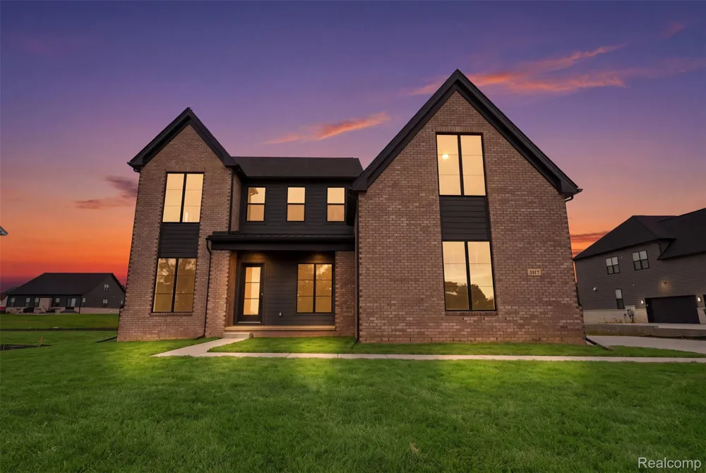 2417 Provencal Drive Commerce Charter Township, MI 48382