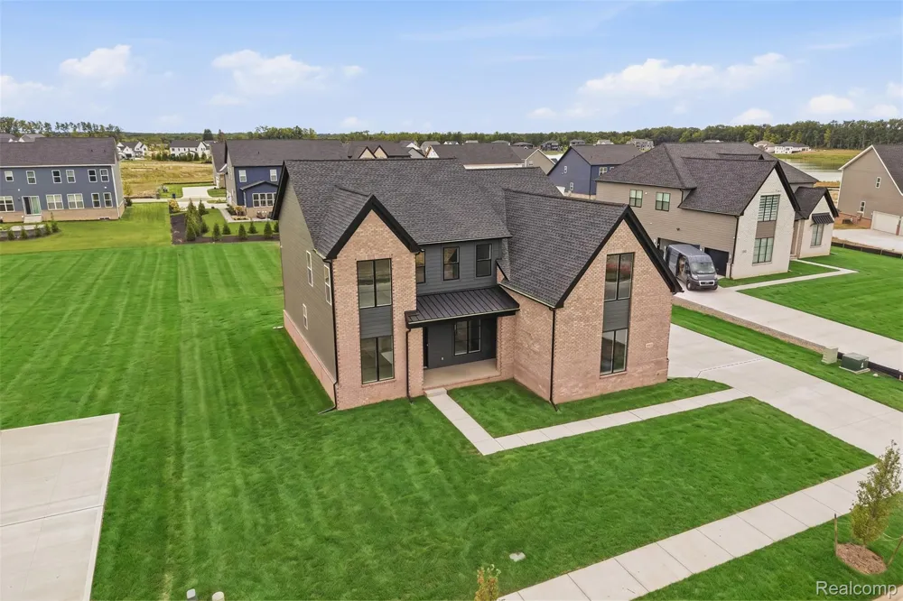 2417 Provencal Drive Commerce Charter Township, MI 48382