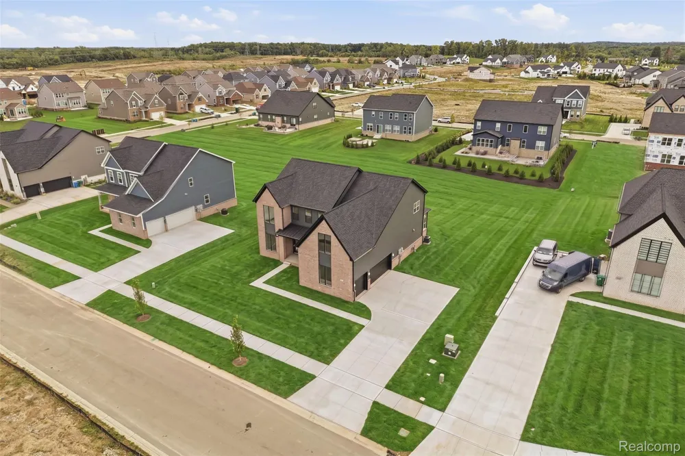 2417 Provencal Drive Commerce Charter Township, MI 48382