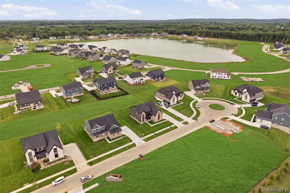 2417 Provencal Drive Commerce Charter Township, MI 48382