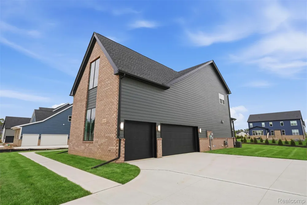 2417 Provencal Drive Commerce Charter Township, MI 48382
