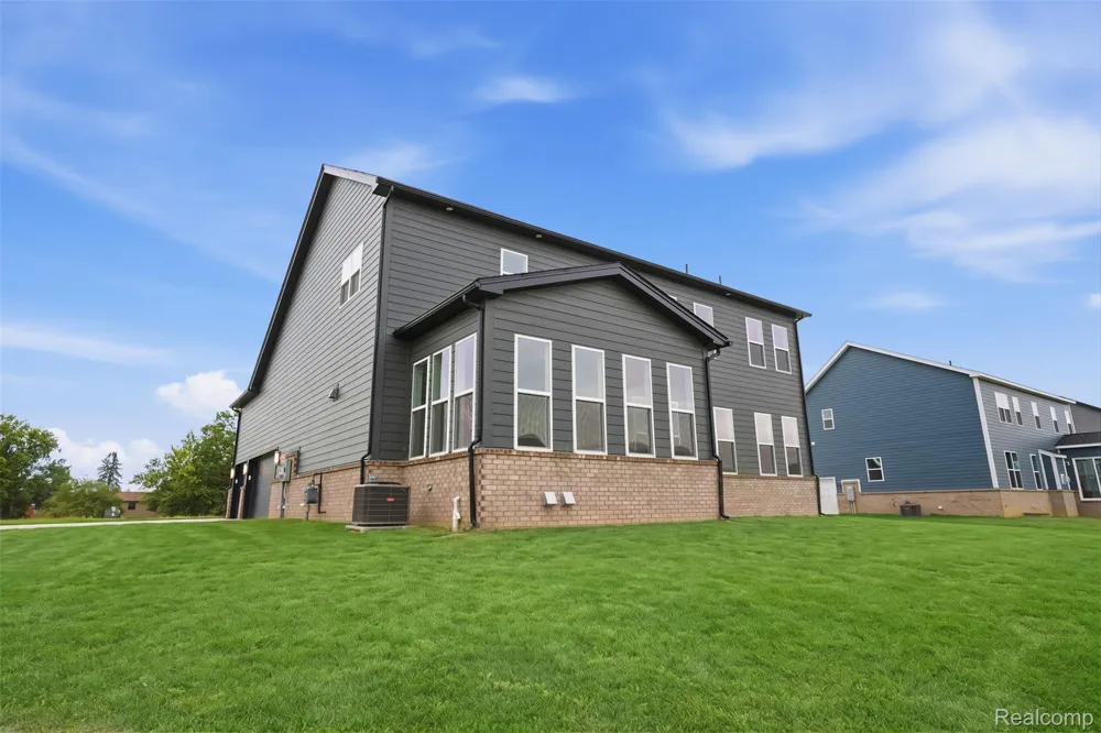 2417 Provencal Drive Commerce Charter Township, MI 48382