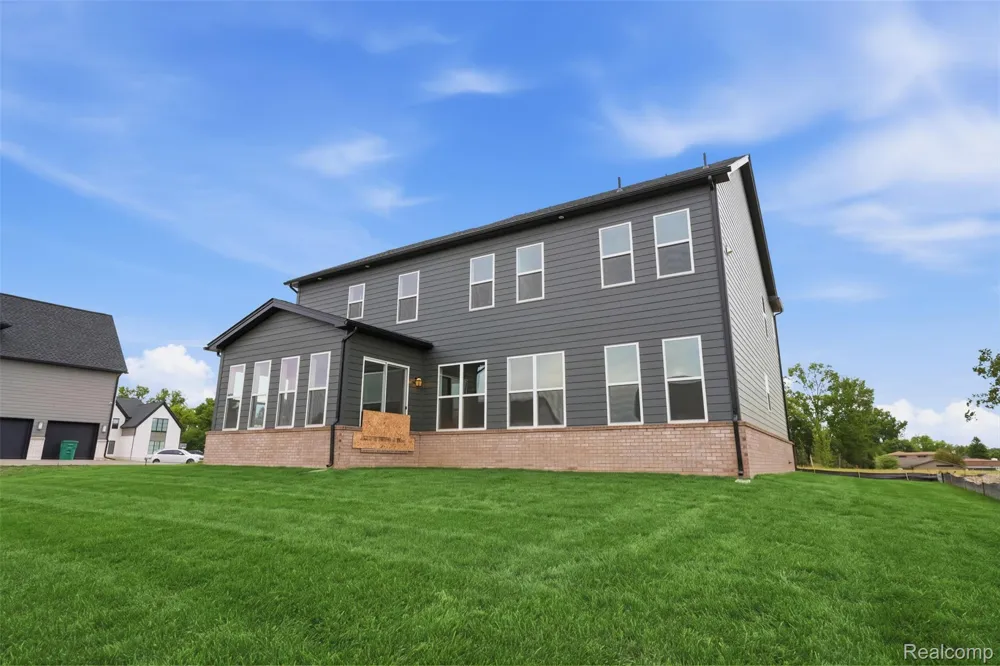 2417 Provencal Drive Commerce Charter Township, MI 48382