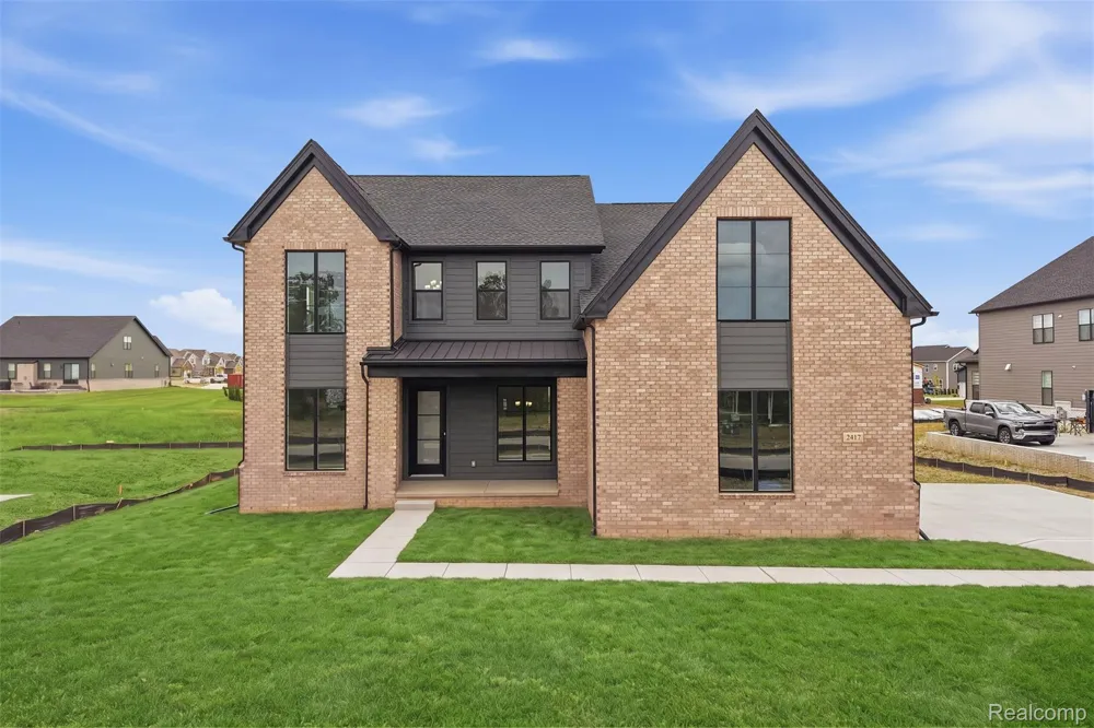 2417 Provencal Drive Commerce Charter Township, MI 48382