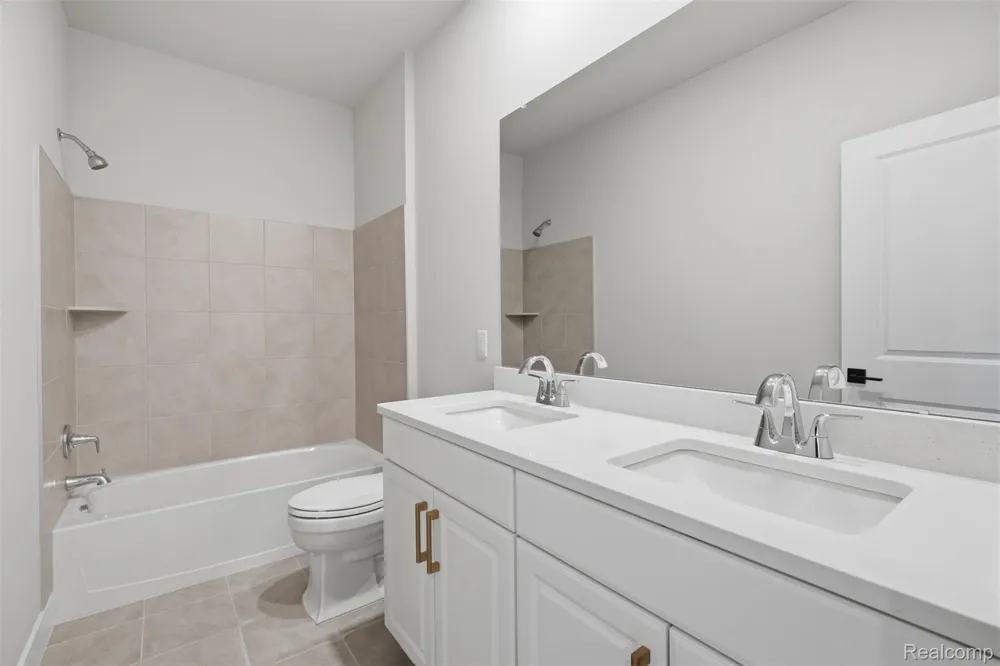 2417 Provencal Drive Commerce Charter Township, MI 48382