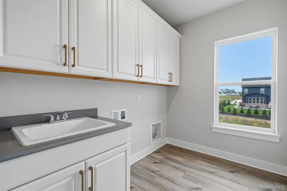 2417 Provencal Drive Commerce Charter Township, MI 48382