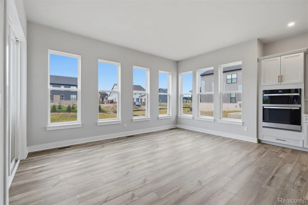 2417 Provencal Drive Commerce Charter Township, MI 48382