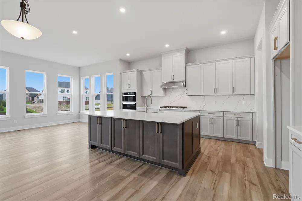 2417 Provencal Drive Commerce Charter Township, MI 48382