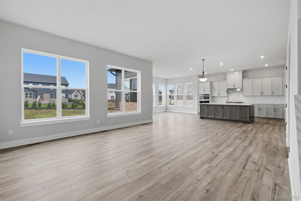 2417 Provencal Drive Commerce Charter Township, MI 48382