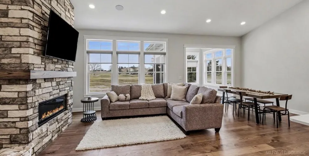 4219 Village Green Drive Thomas Township, MI 48623
