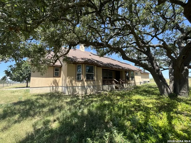 828 Martingale Bandera, TX 78003