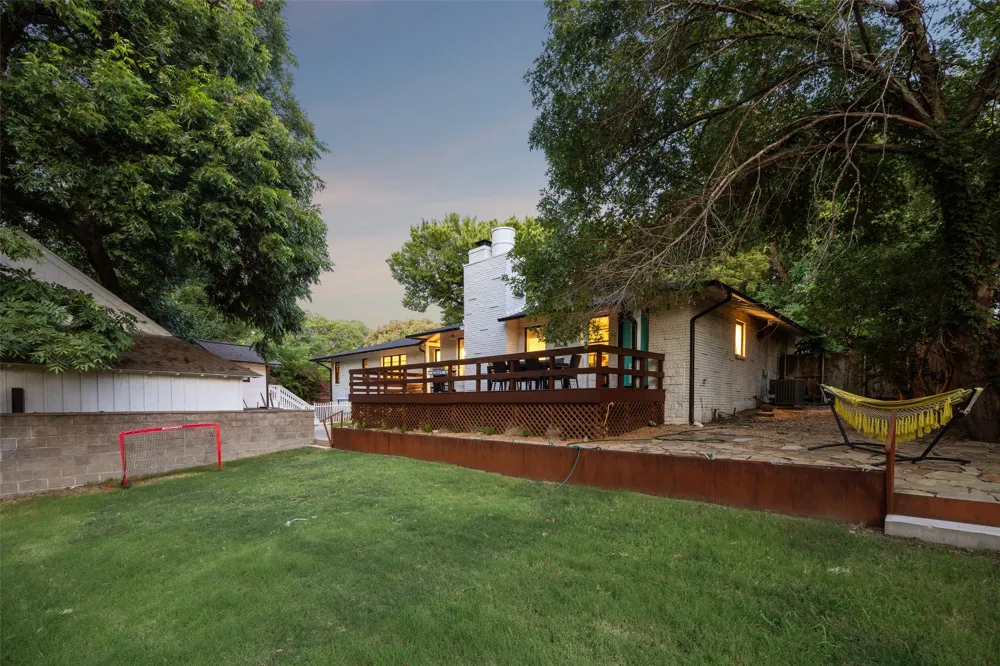 1657 Nob Hill Road Dallas, TX 75208